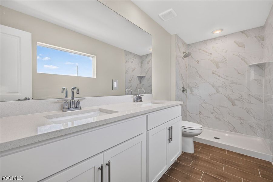 Furnished interior view inside a new home in Cape Coral, Cape Coral (Image 8).