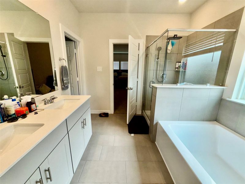 Furnished interior view inside a new home in Sundance Cove - Classic Series, Crosby (Image 23). Furnished interior view inside a new home in Sundance Cove - Classic Series, Crosby (Image 23).