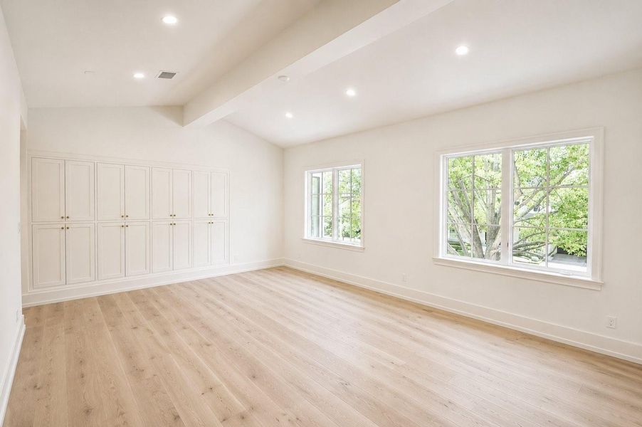 Spacious, unfurnished interior of a new home in , Houston (Image 23).