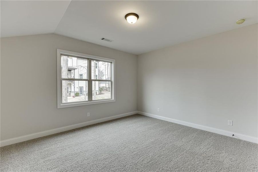 Spacious, unfurnished interior of a new home in , Jefferson (Image 28).