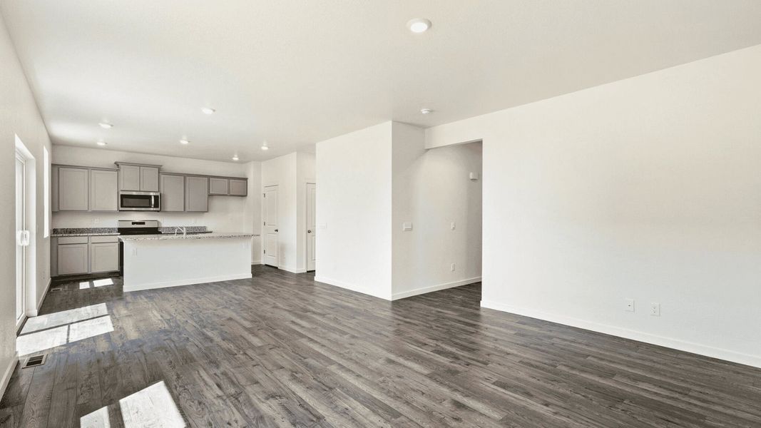 Spacious, unfurnished interior of a new home in Westgate, Greeley (Image 9).