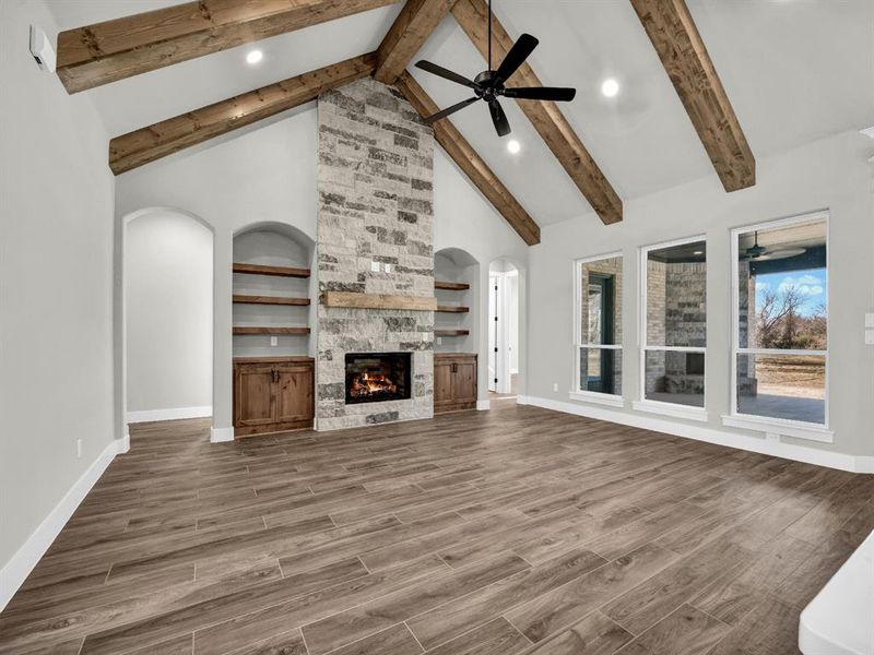 Spacious, unfurnished interior of a new home in , Weatherford (Image 29).