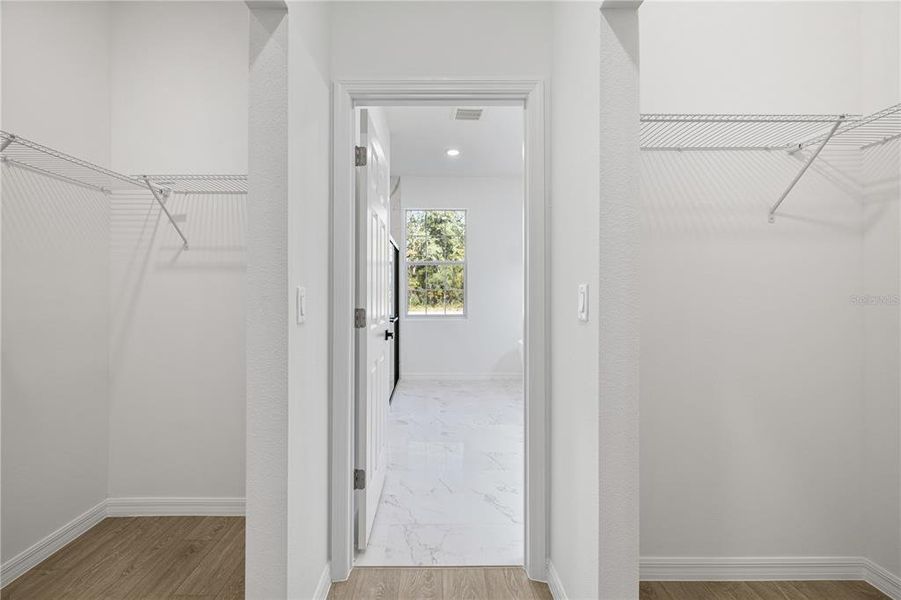 Spacious, unfurnished interior of a new home in , Citrus Springs (Image 27).