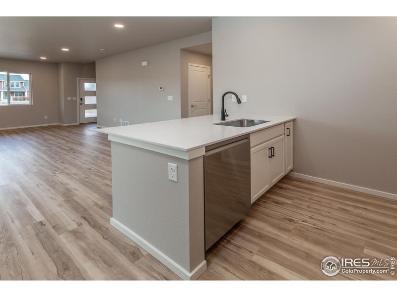 EXAMPLE PHOTO: KITCHEN ISLAND