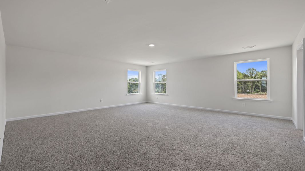 Spacious, unfurnished interior of a new home in Durbin Meadows Traditions, Fountain Inn (Image 30).