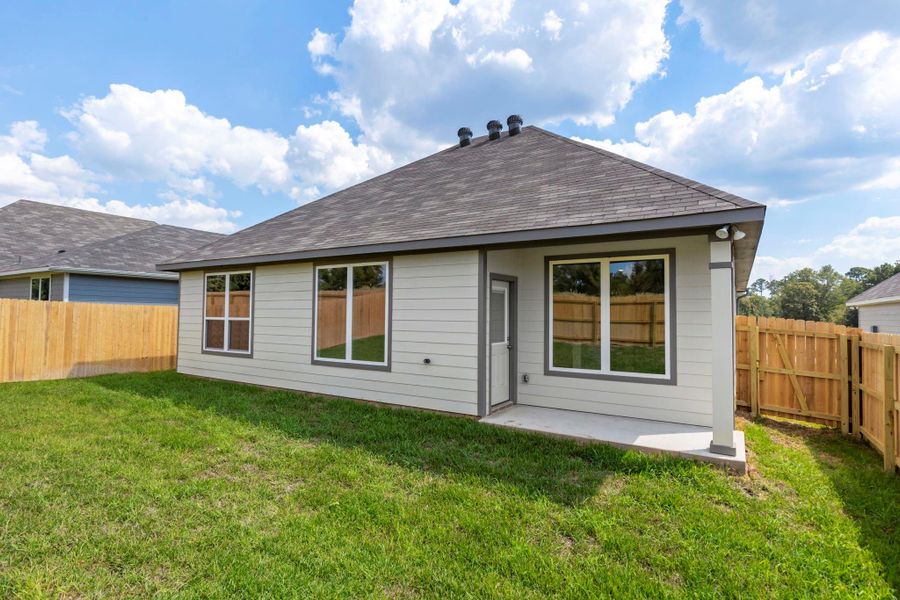 Exterior details and patio area of a home in , Huntsville (Image 2).