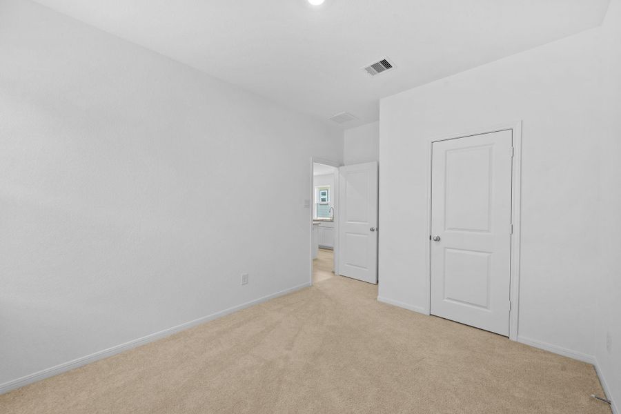 Spacious, unfurnished interior of a new home in Redbud, Hockley (Image 18).
