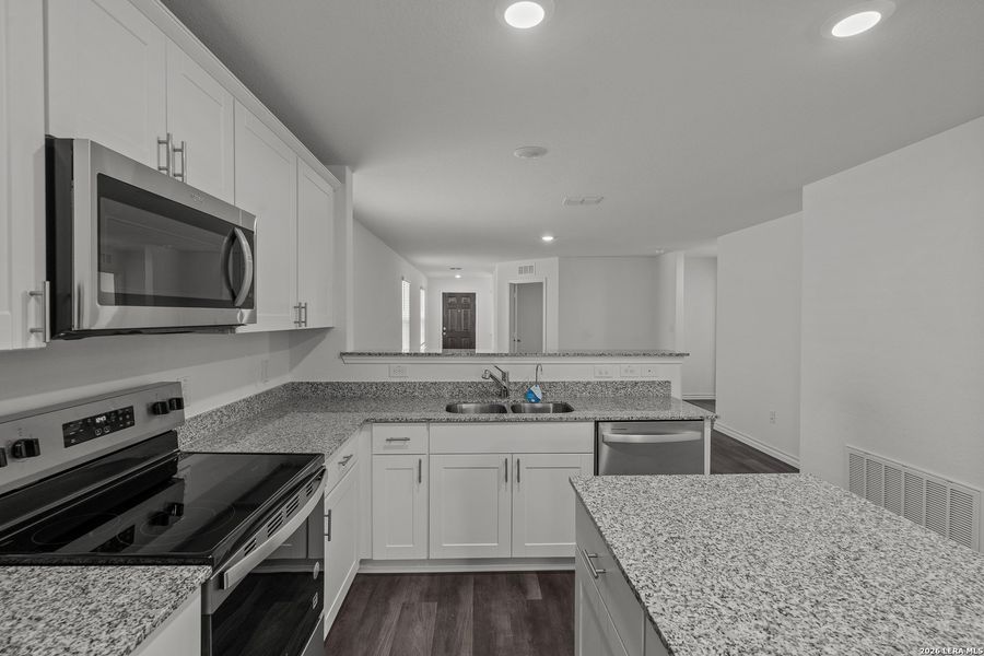Furnished interior view inside a new home in Cinco Lakes, San Antonio (Image 6).