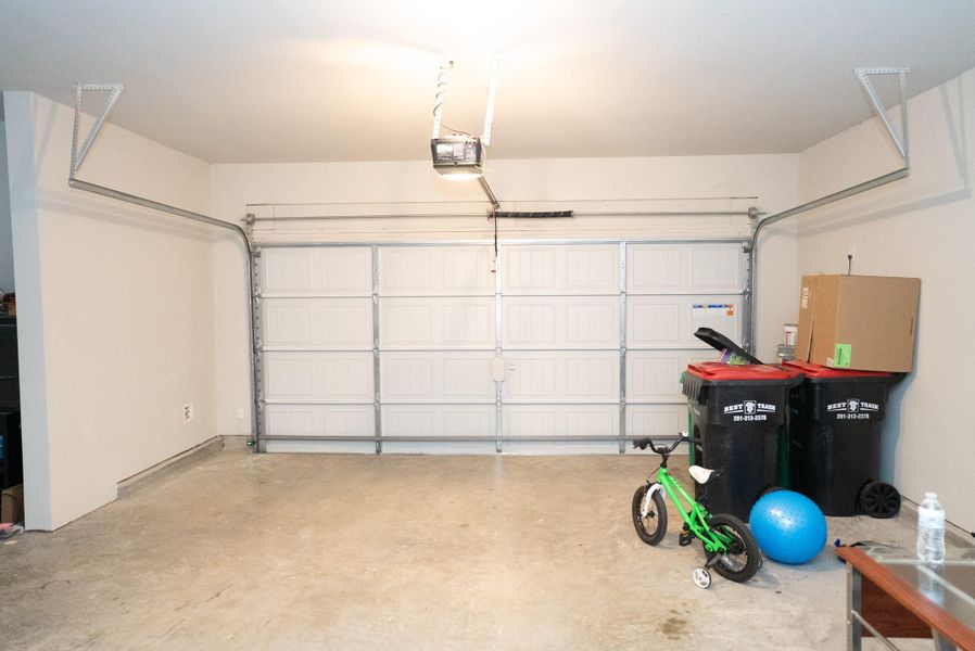 Spacious, unfurnished interior of a new home in Sunterra, Katy (Image 43).