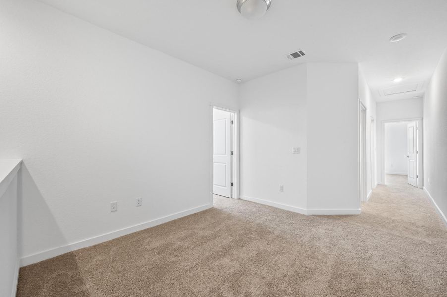 Spacious, unfurnished interior of a new home in , Buda (Image 14).