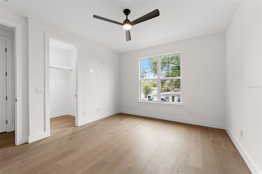 Spacious, unfurnished interior of a new home in , Orlando (Image 43).