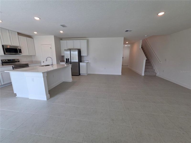 Spacious, unfurnished interior of a new home in Villamar, Winter Haven (Image 30).