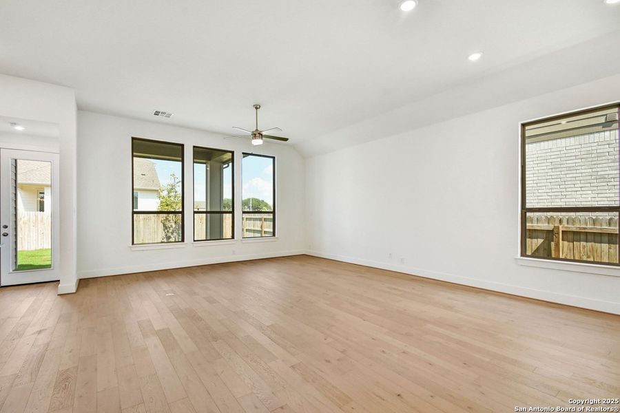 Spacious, unfurnished interior of a new home in Davis Ranch: 50ft. lots, San Antonio (Image 12). Spacious, unfurnished interior of a new home in Davis Ranch: 50ft. lots, San Antonio (Image 12).