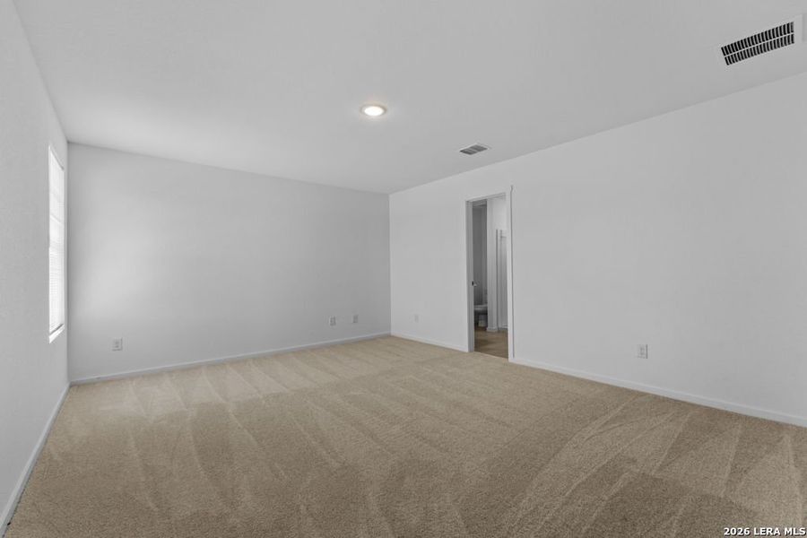 Spacious, unfurnished interior of a new home in Friendship Oaks, Fredericksburg (Image 24).