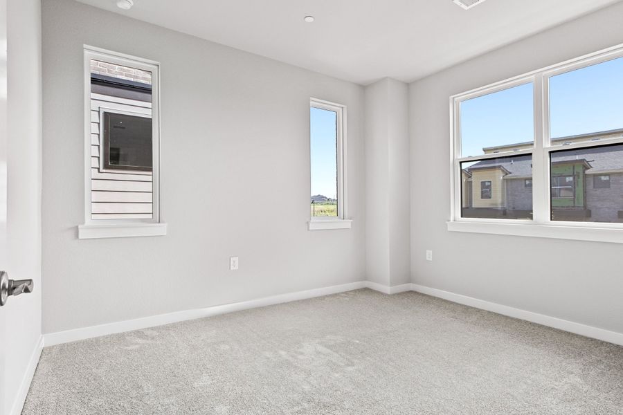 Spacious, unfurnished interior of a new home in Ten Mile Creek, Celina (Image 39).