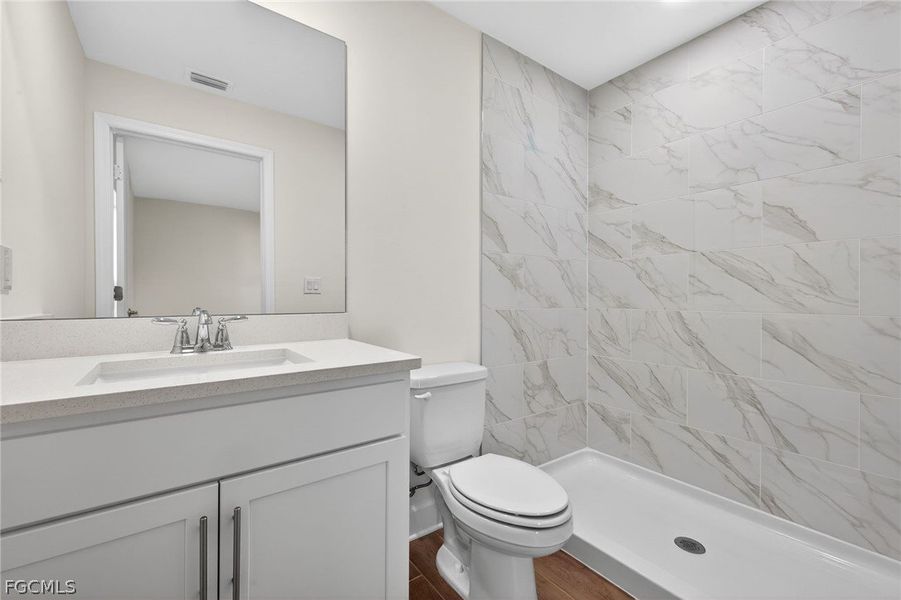 Furnished interior view inside a new home in Cape Coral, Cape Coral (Image 13).