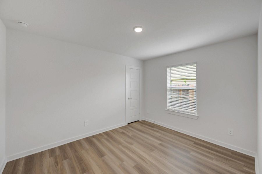 Spacious, unfurnished interior of a new home in Pinewood at Grand Texas, New Caney (Image 16).