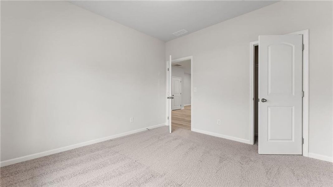 Spacious, unfurnished interior of a new home in Villages at Cedar Hill, Dallas (Image 23).