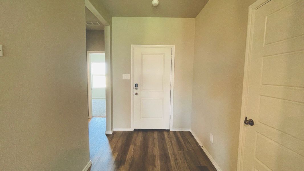 Spacious, unfurnished interior of a new home in Sunnycreek, Fort Worth (Image 19). Spacious, unfurnished interior of a new home in Sunnycreek, Fort Worth (Image 19).