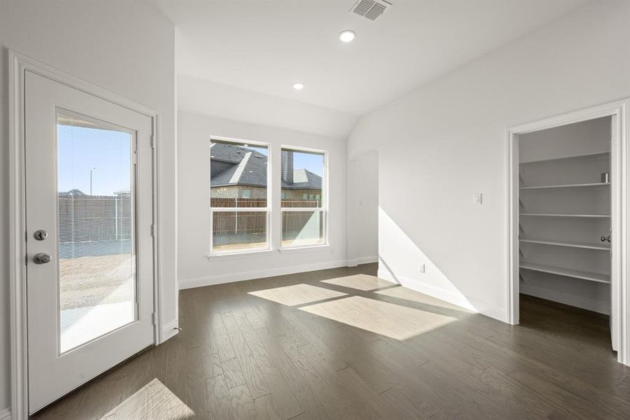 904 Meadowview- Dining-1 904 Meadowview- Dining-1