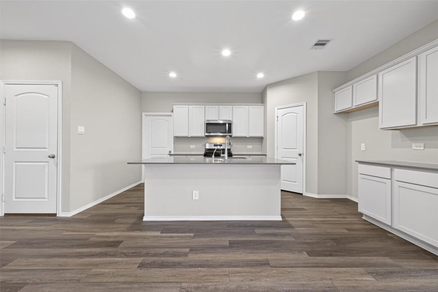Furnished interior view inside a new home in Water Crest on Lake Conroe, Conroe (Image 13).