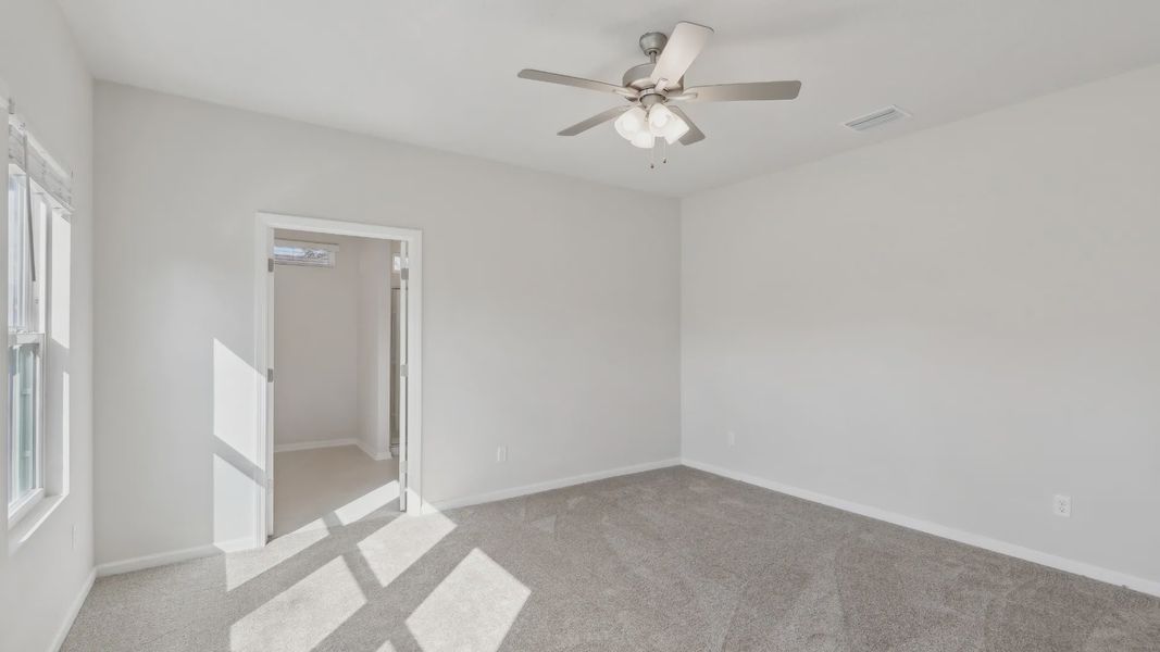 Explore luxurious single-family home design with elegant architectural elements and modern interior features.