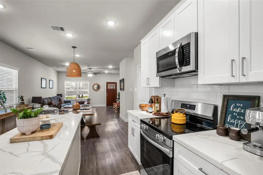 Furnished interior view inside a new home in , Conroe (Image 7).