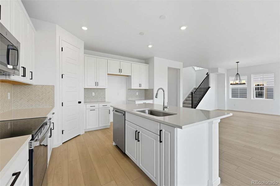 8828 Whiteclover ~ Ready Now