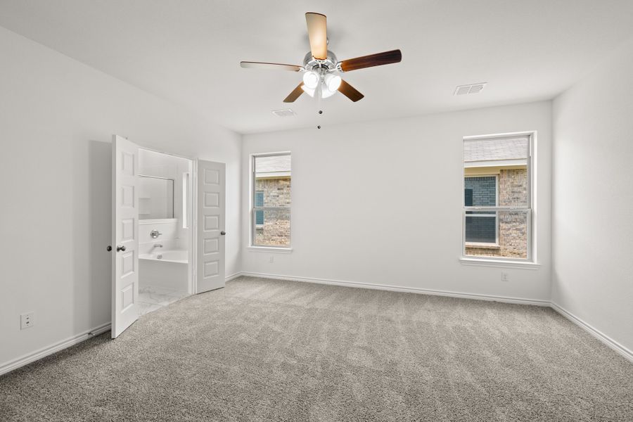 Spacious, unfurnished interior of a new home in Baker Farms, Cleburne (Image 21).