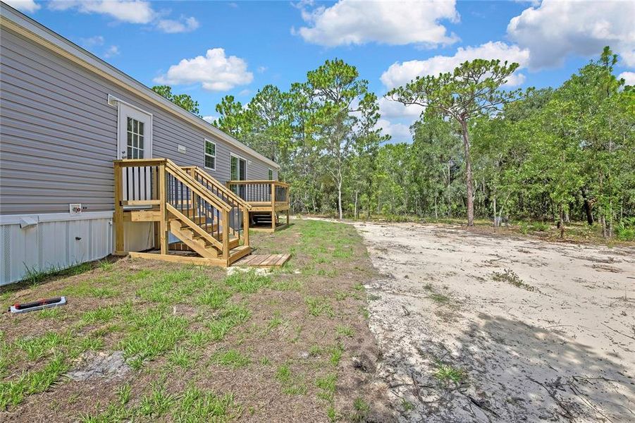 Exterior details and patio area of a home in , Homosassa (Image 20).