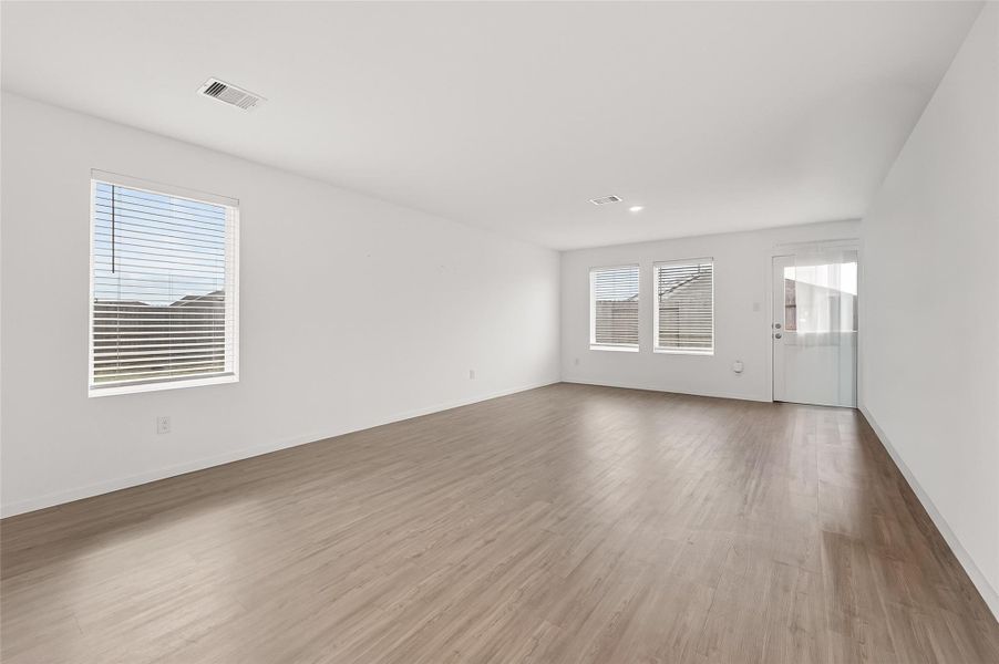 Spacious, unfurnished interior of a new home in Anniston, Katy (Image 33).