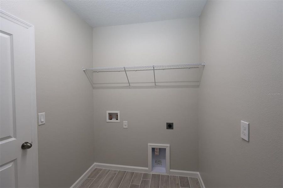 Spacious, unfurnished interior of a new home in Tribute at Ovation, Winter Garden (Image 36).