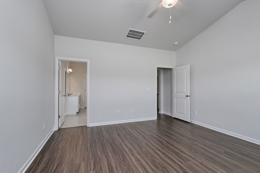 Spacious, unfurnished interior of a new home in Allston Park, Calabash (Image 24).