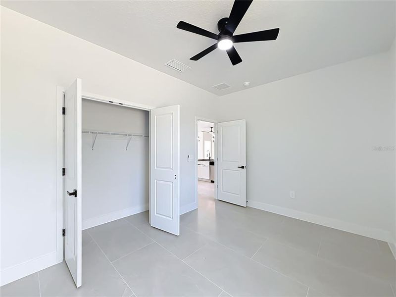Spacious, unfurnished interior of a new home in , Ocala (Image 17).