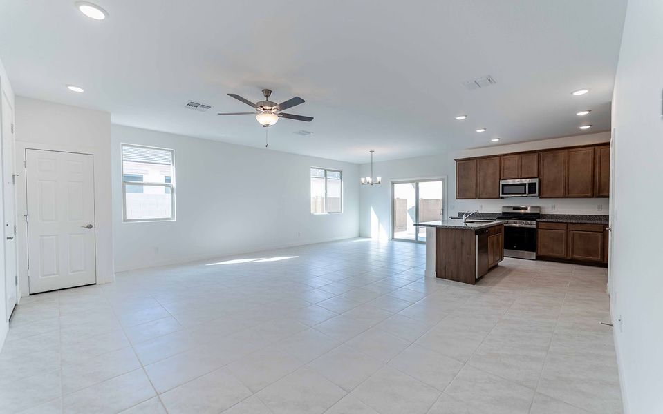 Spacious, unfurnished interior of a new home in Rancho Santa Rosa, Maricopa (Image 14).