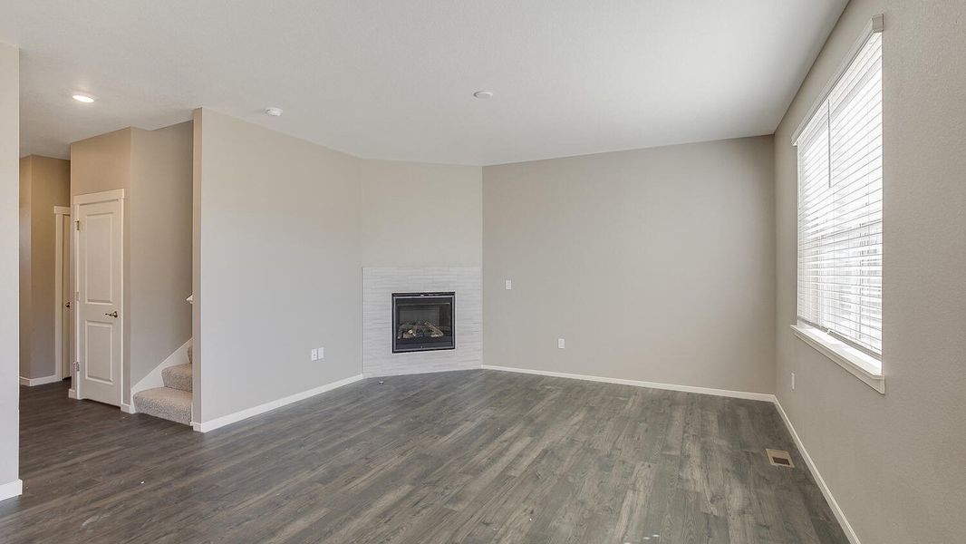 Spacious, unfurnished interior of a new home in Carriage Hills, Frederick (Image 9).
