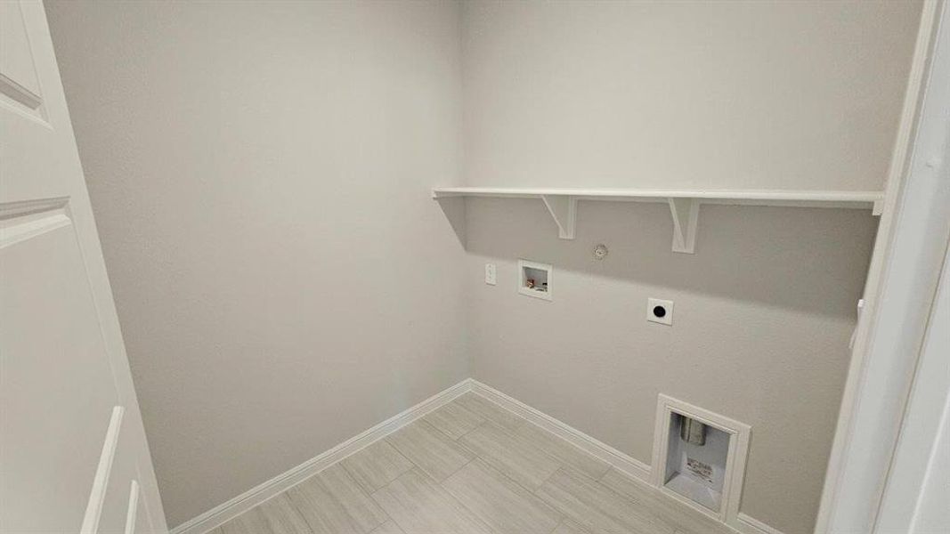 Spacious, unfurnished interior of a new home in Monarch at the Meadows, Ponder (Image 14).