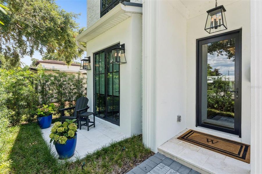 Exterior details and patio area of a home in , Orlando (Image 3).
