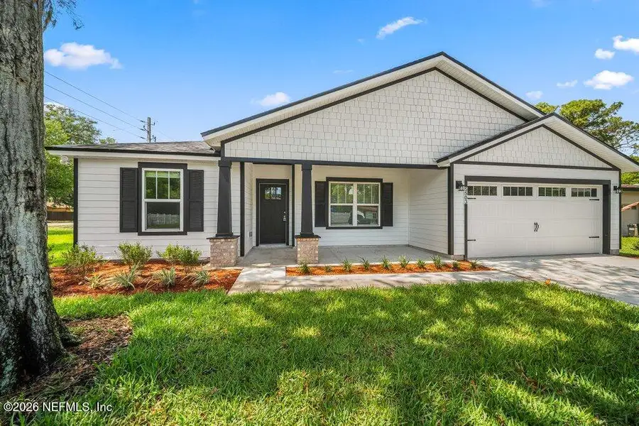 Exterior details and patio area of a home in , Jacksonville (Image 3).