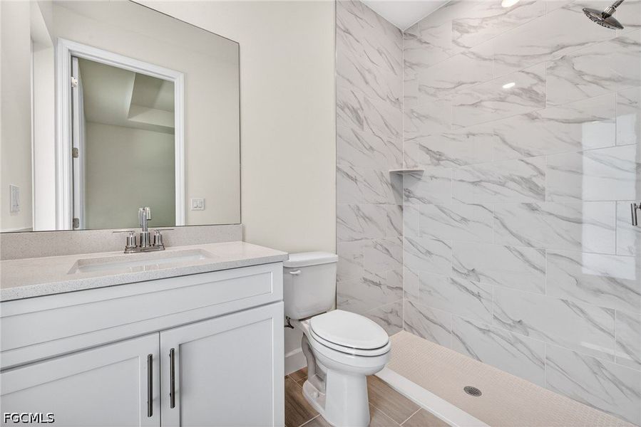 Furnished interior view inside a new home in Cape Coral, Cape Coral (Image 10).