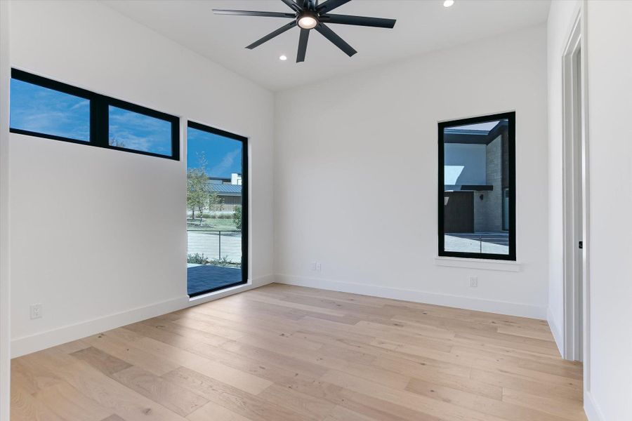 Spacious, unfurnished interior of a new home in , Horseshoe Bay (Image 22).