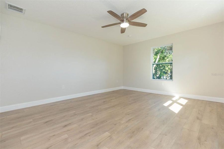Spacious, unfurnished interior of a new home in , Dade City (Image 29).