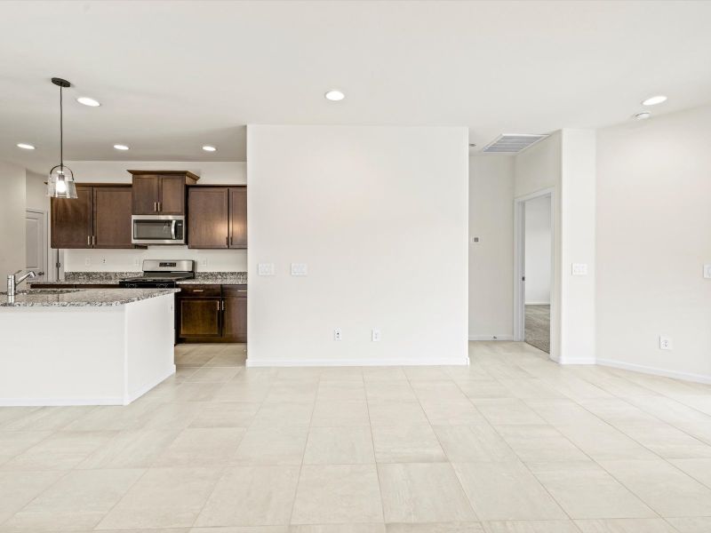 Spacious, unfurnished interior of a new home in Mandarina - Signature Series, Marana (Image 8).