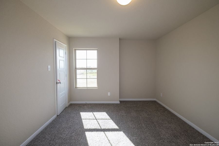 Spacious, unfurnished interior of a new home in Winding Brook, San Antonio (Image 14).