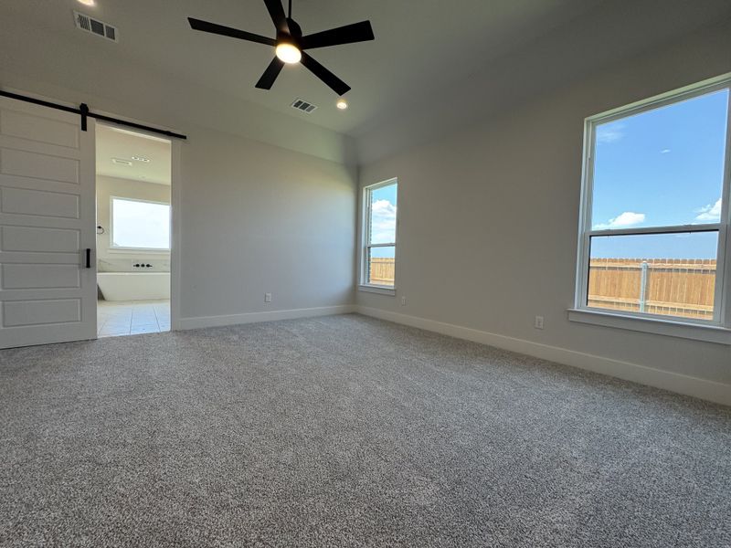 Spacious, unfurnished interior of a new home in Coyote Crossing, Godley (Image 10).