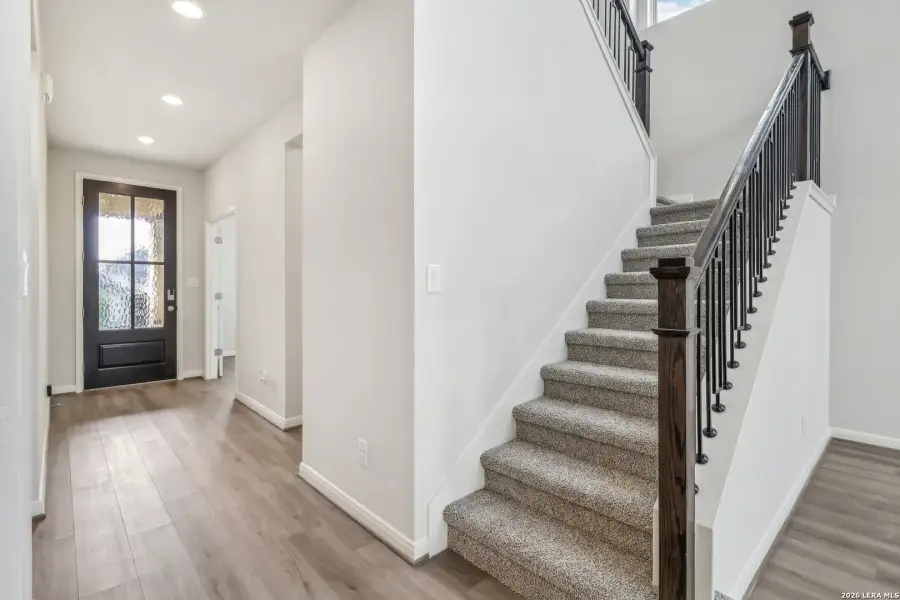Spacious, unfurnished interior of a new home in , San Antonio (Image 28).