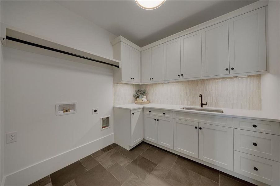 Furnished interior view inside a new home in , Alpharetta (Image 19).