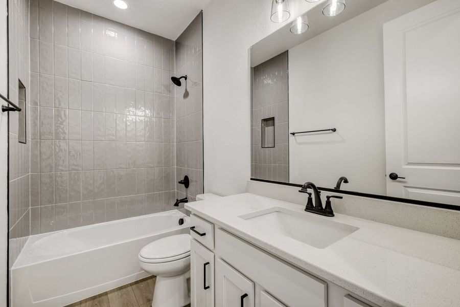 8349 Jesse - Full Bathroom