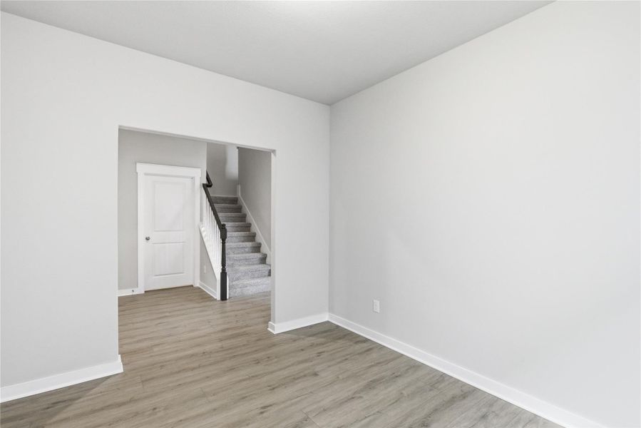 Spacious, unfurnished interior of a new home in Spring Creek, Taylor (Image 14).