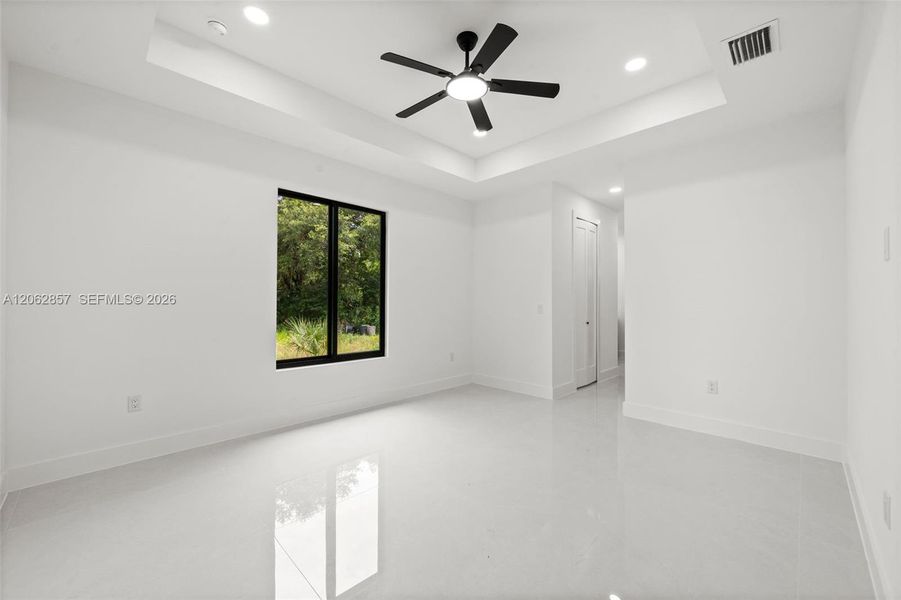 Spacious, unfurnished interior of a new home in , Lehigh Acres (Image 26).